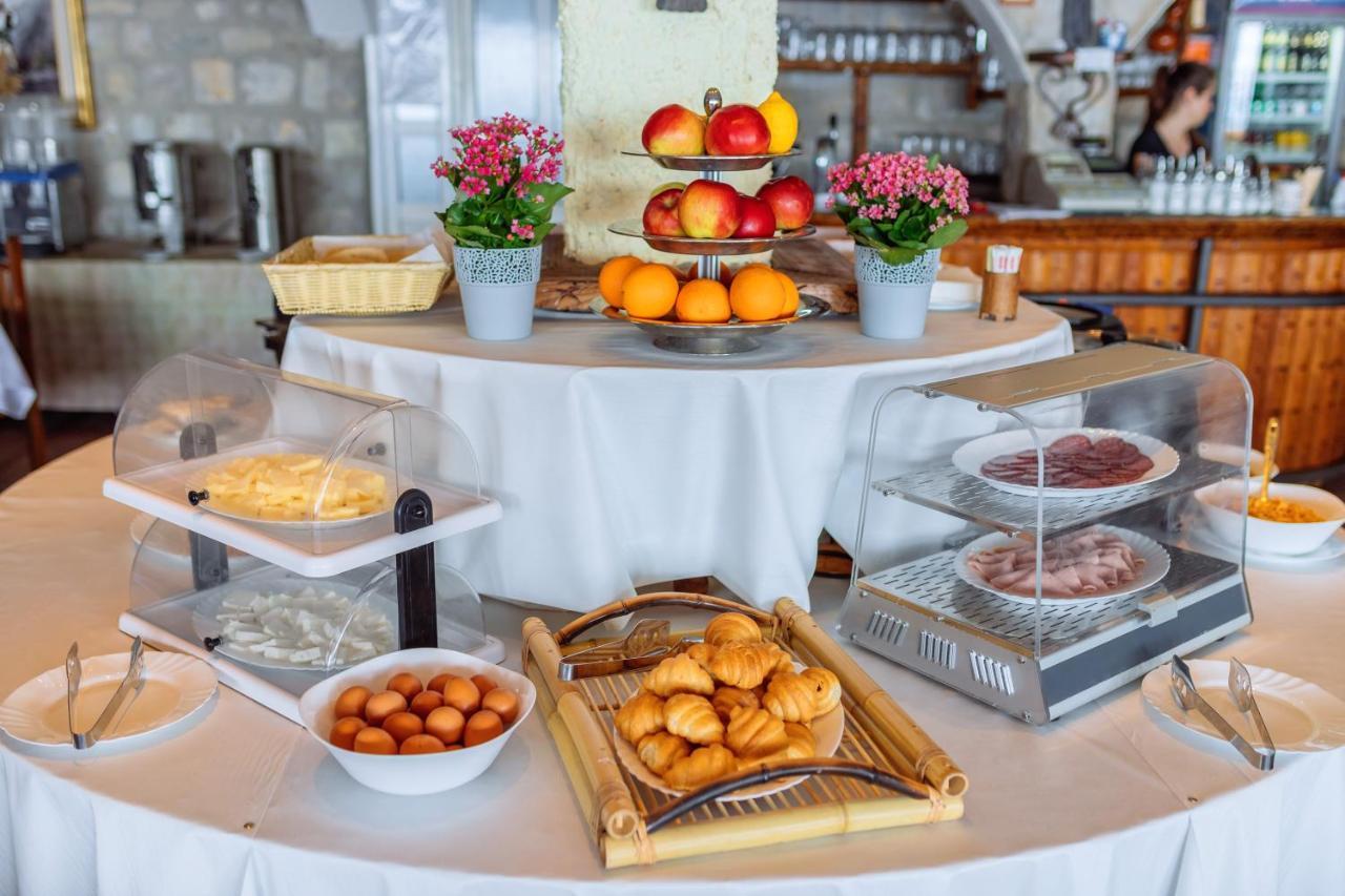 Petrovac Hotel Savojo מראה חיצוני תמונה