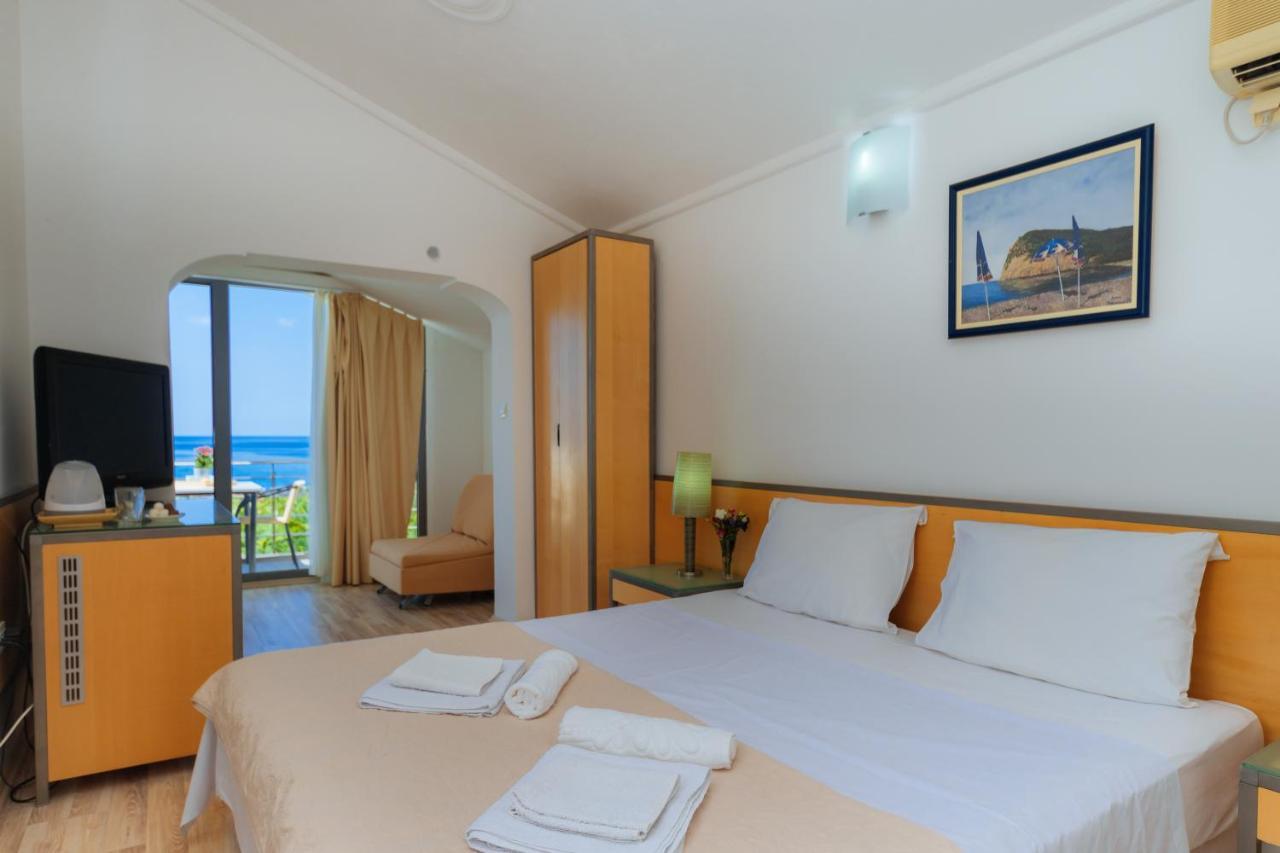 Petrovac Hotel Savojo מראה חיצוני תמונה