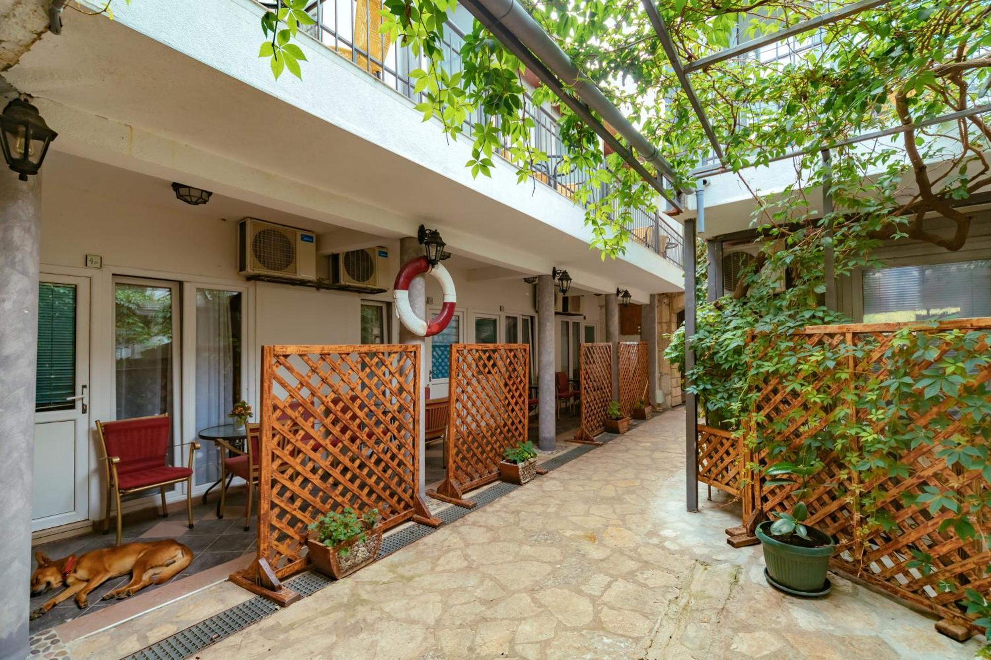 Petrovac Hotel Savojo מראה חיצוני תמונה