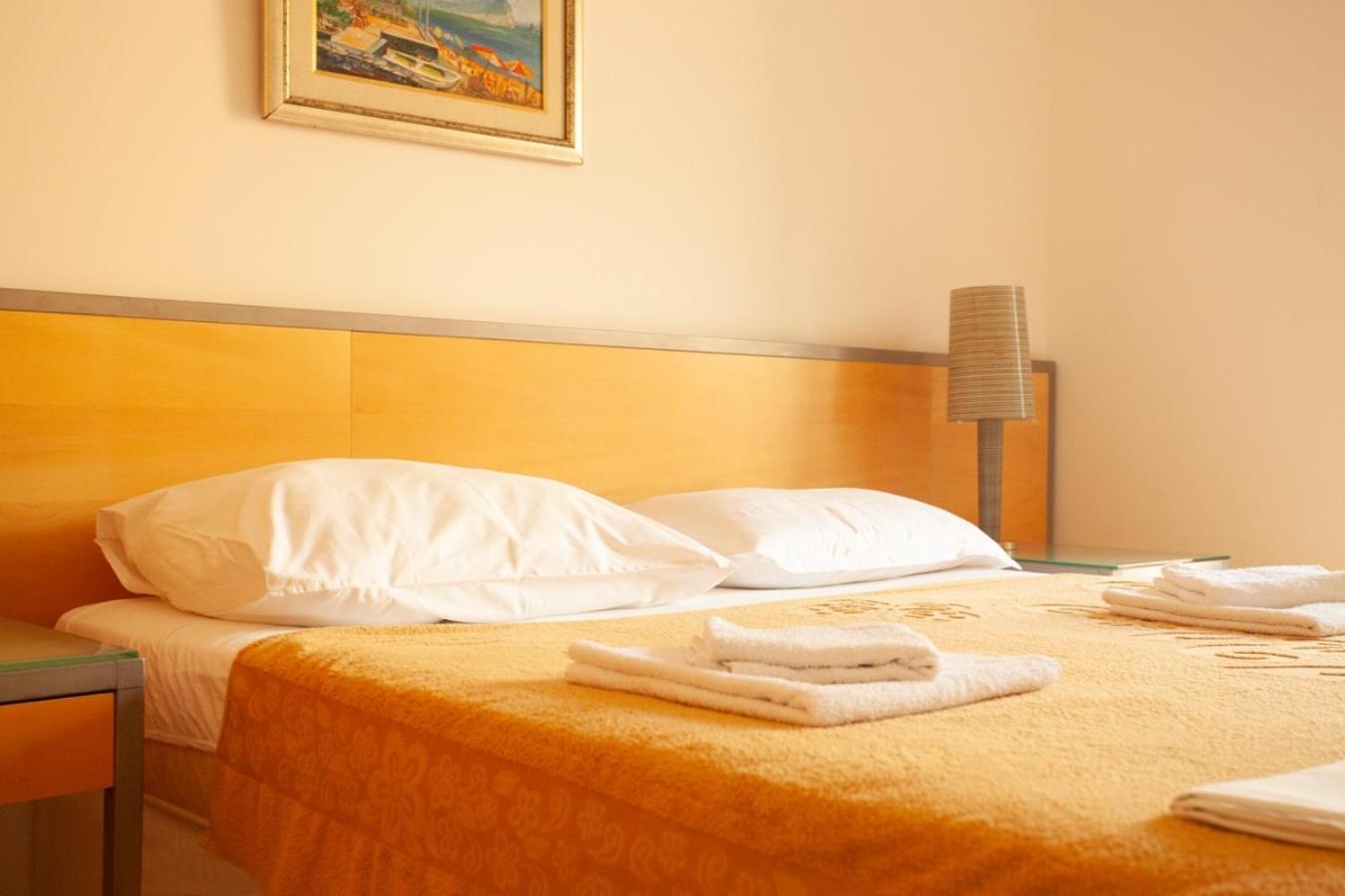 Petrovac Hotel Savojo מראה חיצוני תמונה